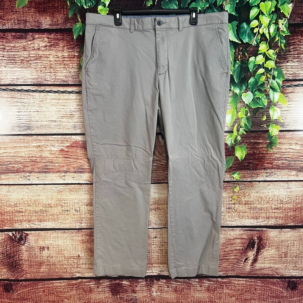LL Bean Chinos Mens Green Khaki Pants Classic Fit Straight Leg 40W x 29 In